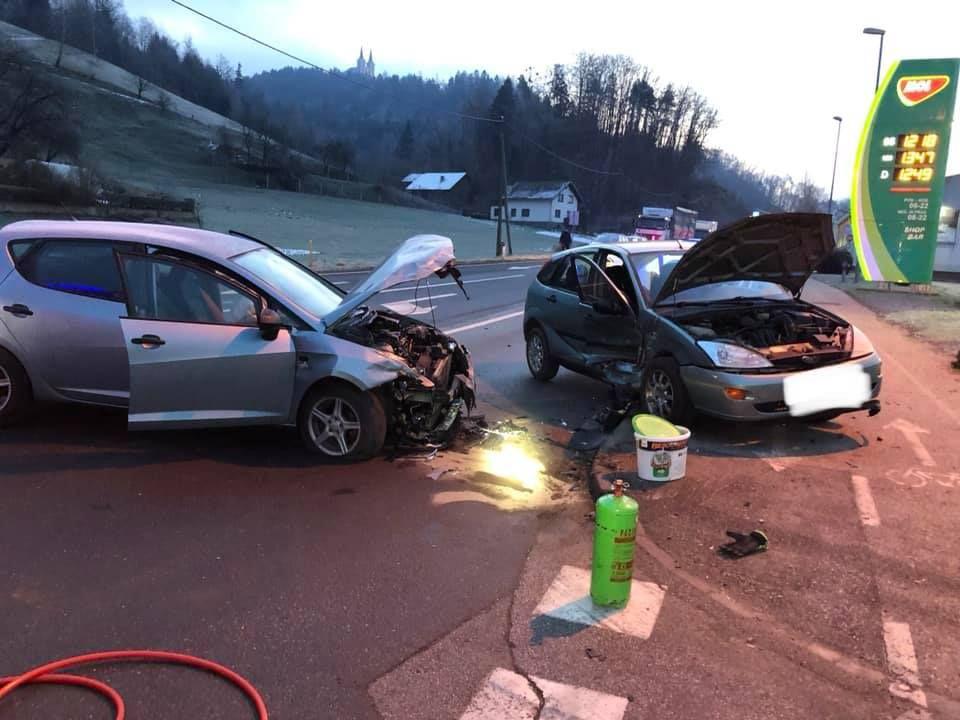 FOTO: V nesreči v Otiškem vrhu poškodovani dve osebi