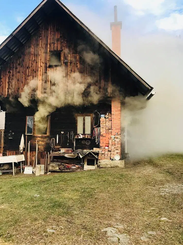 Na Ojstrici zagorelo v stanovanjski hiši