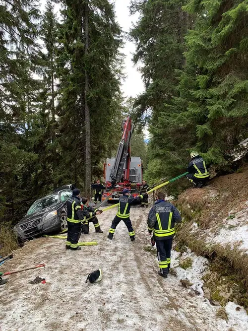 FOTO: Gasilci PGD Slovenj Gradec posredovali v dveh prometnih nesrečah