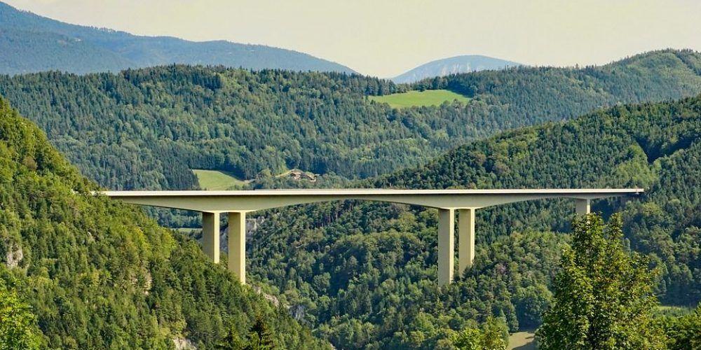 Odziv SMC na spremenjene roke za izgradnjo 3. razvojne osi in očitke