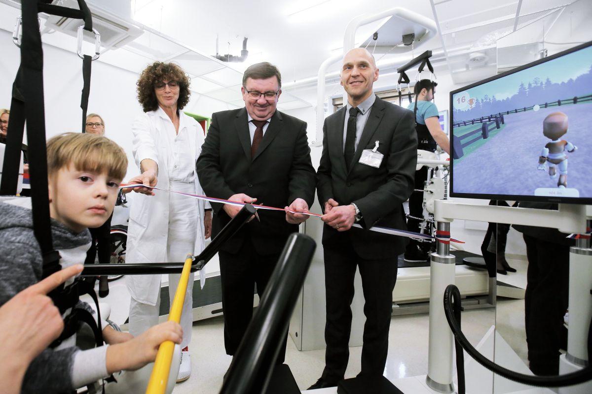 Na URI – Soča v uporabo predali novo napravo za robotizirano vadbo hoje