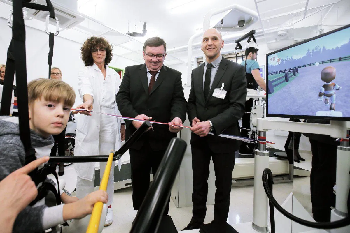 Na URI – Soča v uporabo predali novo napravo za robotizirano vadbo hoje