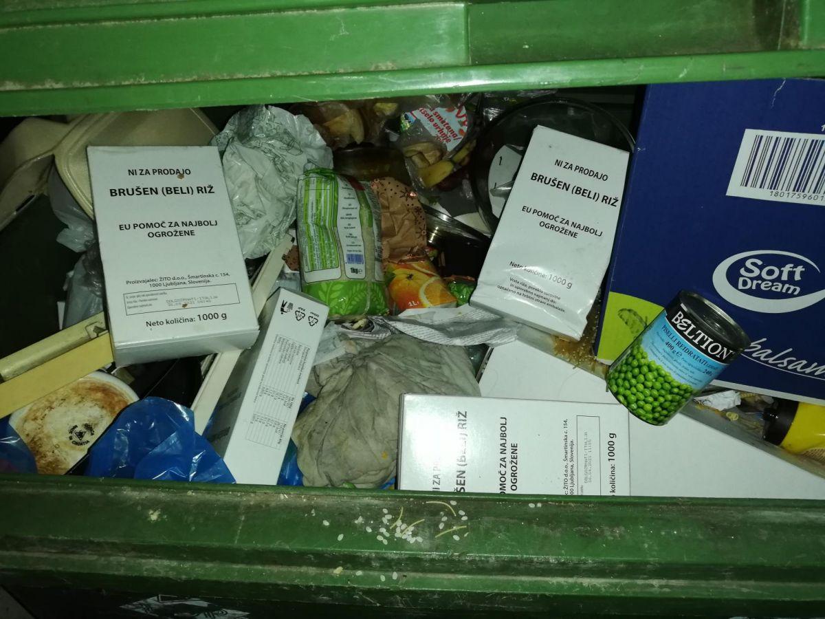 FOTO: Hrana za socialno šibkejše končala v smeteh