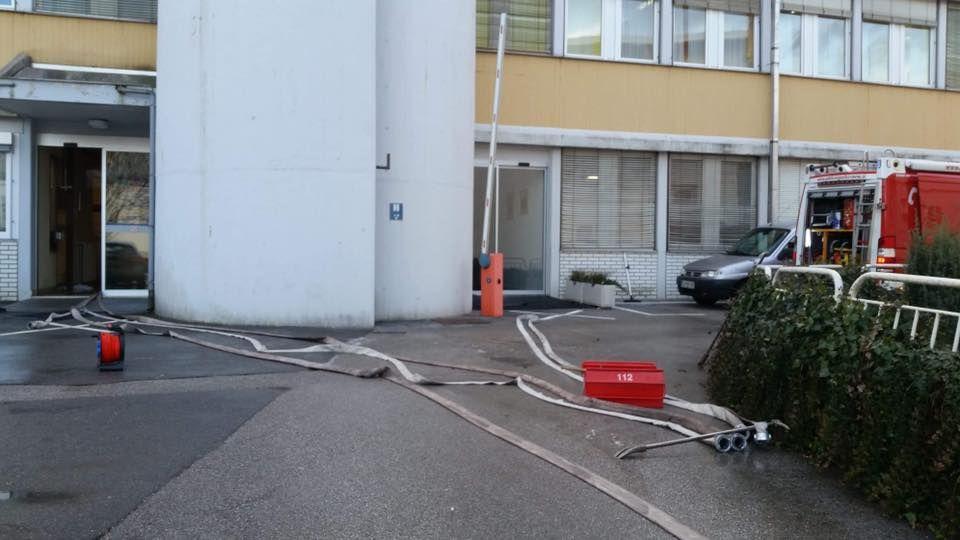 Gasilci na delu: počena vodovodna cev in trije požari