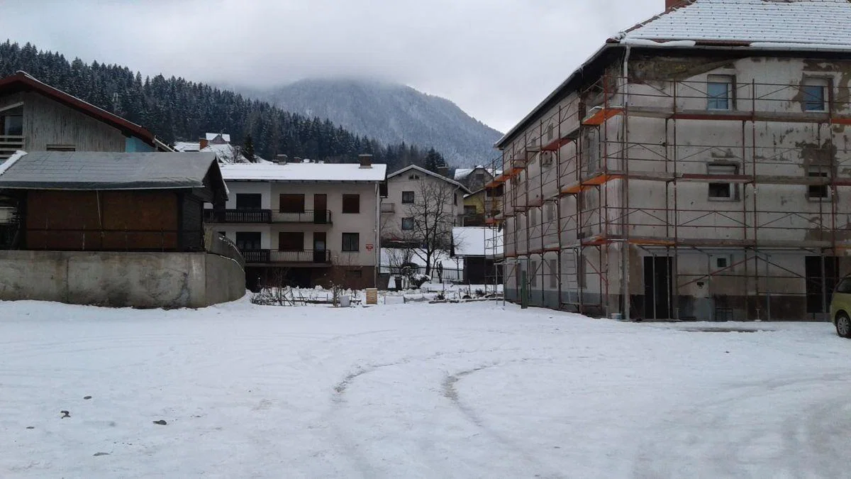 V Mežici pomagali prizadetim v novembrskem požaru. Na lokaciji pogorišča načrtujejo gradnjo nove stanovanjske stavbe