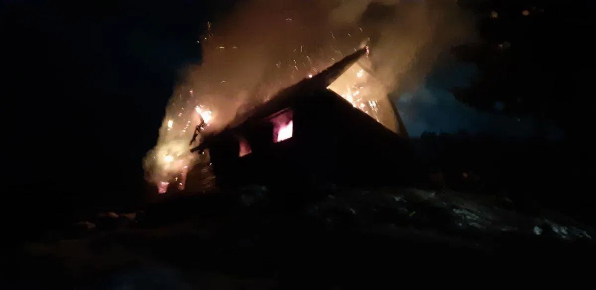 FOTO: Požar vikenda na Gradišču, ki ga je ogenj v celoti uničil