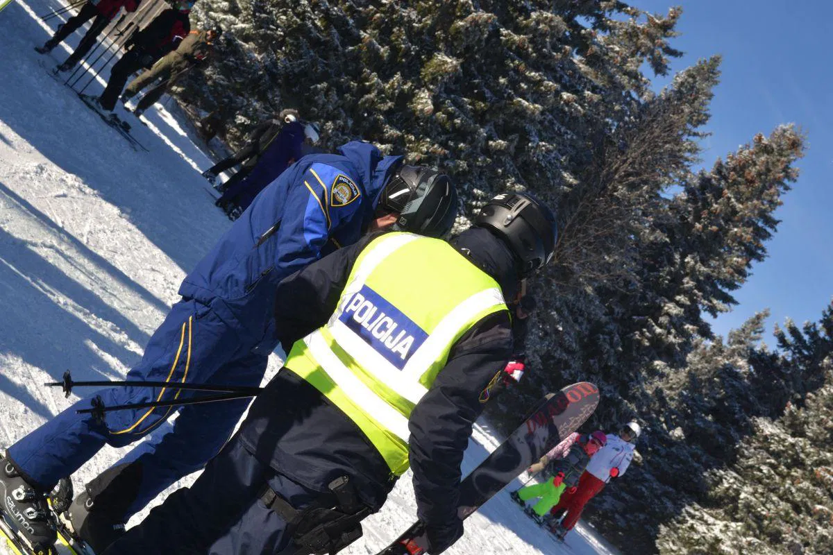 Za varnost na slovenskih smučiščih skrbita tudi hrvaška policista