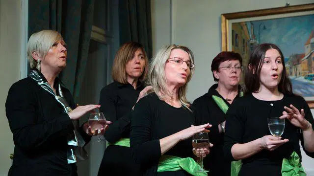 FOTO: Območna revija odraslih pevskih zborov v Dravogradu