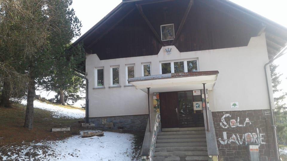 Na OŠ Javorje in Koprivna že več let ni pouka. Objekta sta sedaj namenjena druženju krajanov