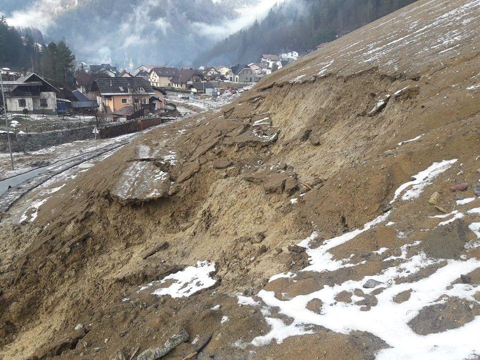 FOTO: Koroški gasilci imajo polne roke dela. Obilno deževje že povzroča nevšečnosti