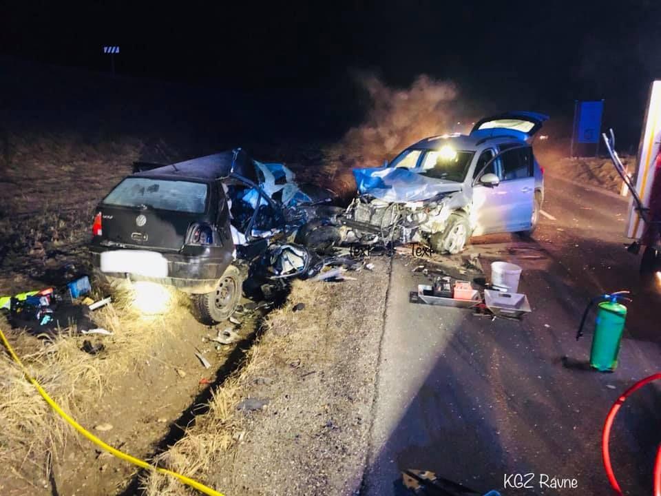 FOTO: V včerajšnji nesreči 19-letna voznica zapeljala na nasprotni pas in umrla