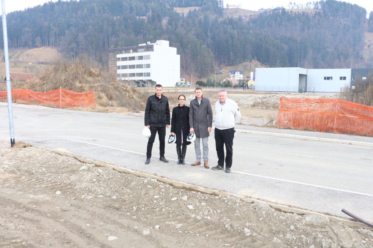 Pomemben mejnik Fakultete za tehnologijo polimerov: Podpisali predpogodbo za nov laboratorij