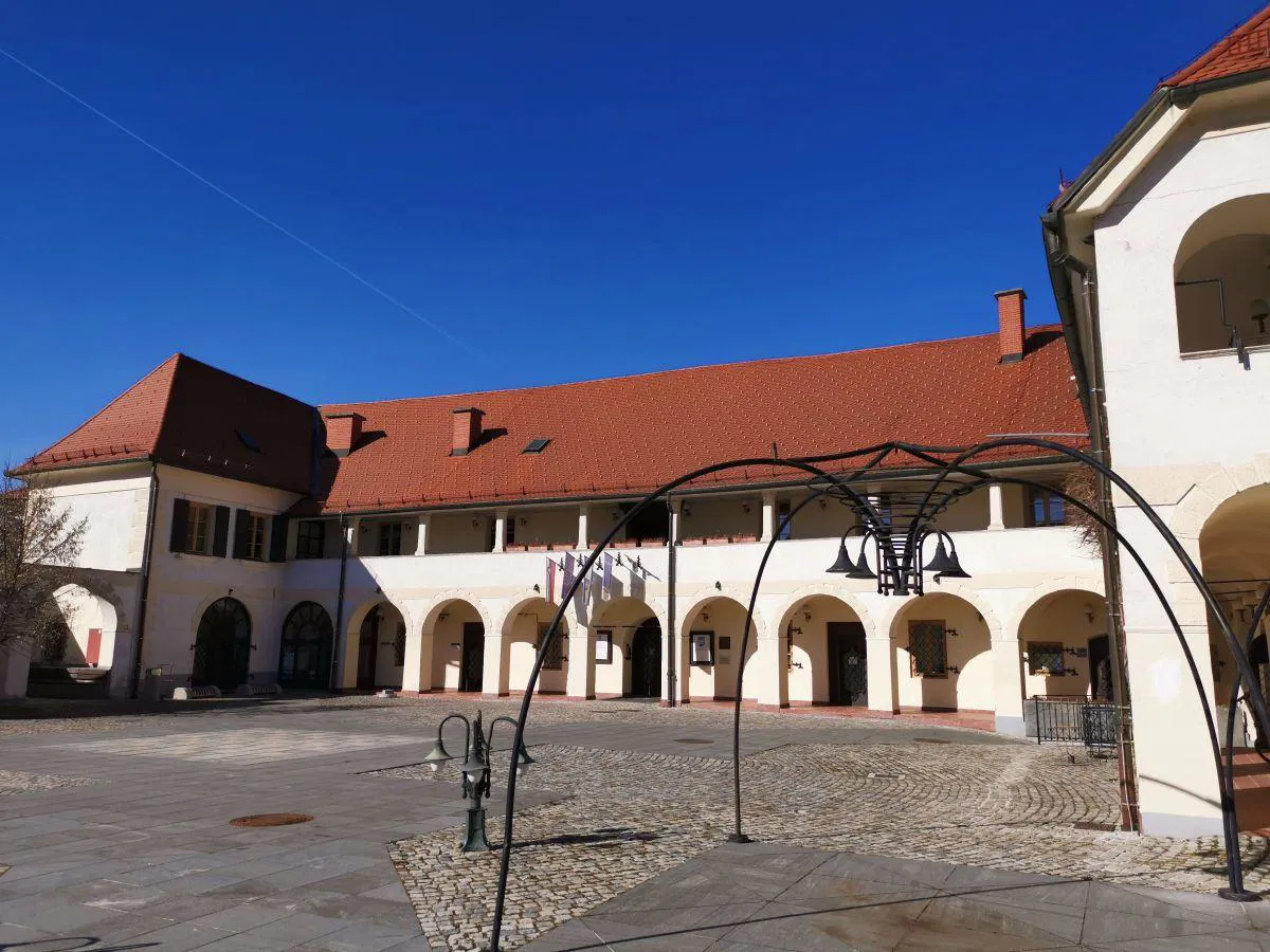 Slovenjgraška občina z državo uredila financiranje gradnje bloka in bazena