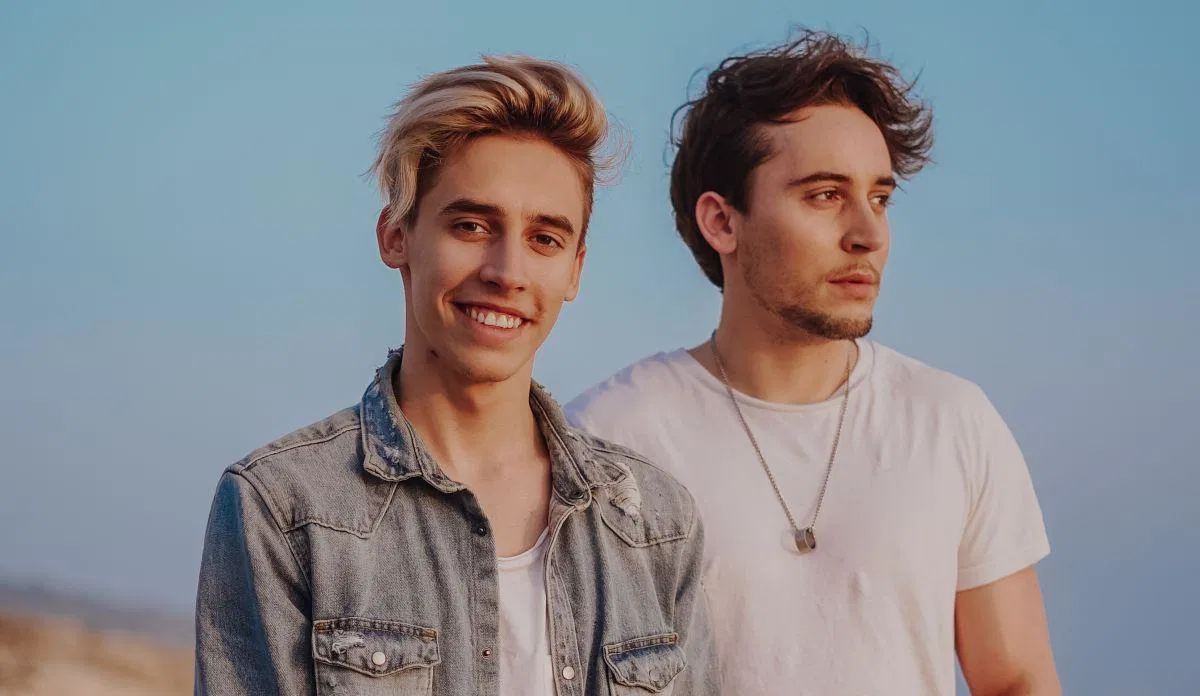 Koroški pop duet BQL z novo skladbo na prvem mestu YouTube trending (VIDEO)