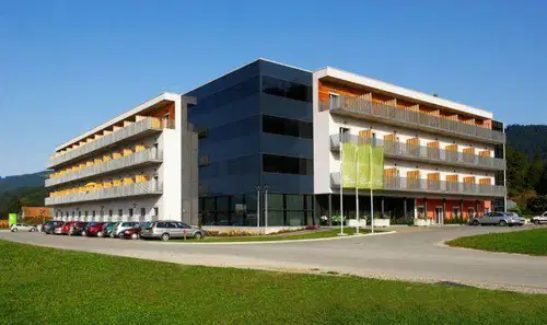 29 okuženih stanovalcev radeljskega doma starostnikov prepeljali v Topolšico, štirje v bolnišnici