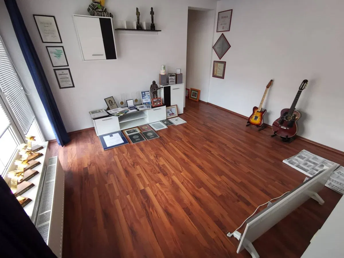 FOTO: V Slovenj Gradcu bodo v čast Adiju Smolarju odprli sobo z njegovimi dosežki