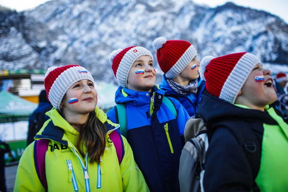 Podprimo smučarske skakalce iz domače dnevne sobe