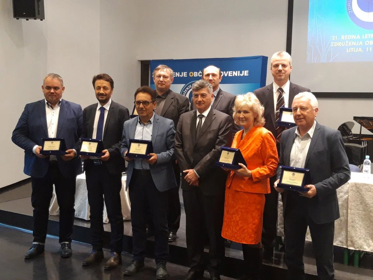 Na skupščini ZOS podelili plakete županji in županom z več kot štirimi mandati. Med prejemniki tudi Korošci