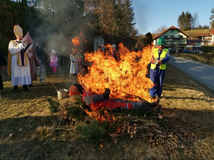 VIDEO in FOTO: Na Graški Gori že 18. pokopali pusta