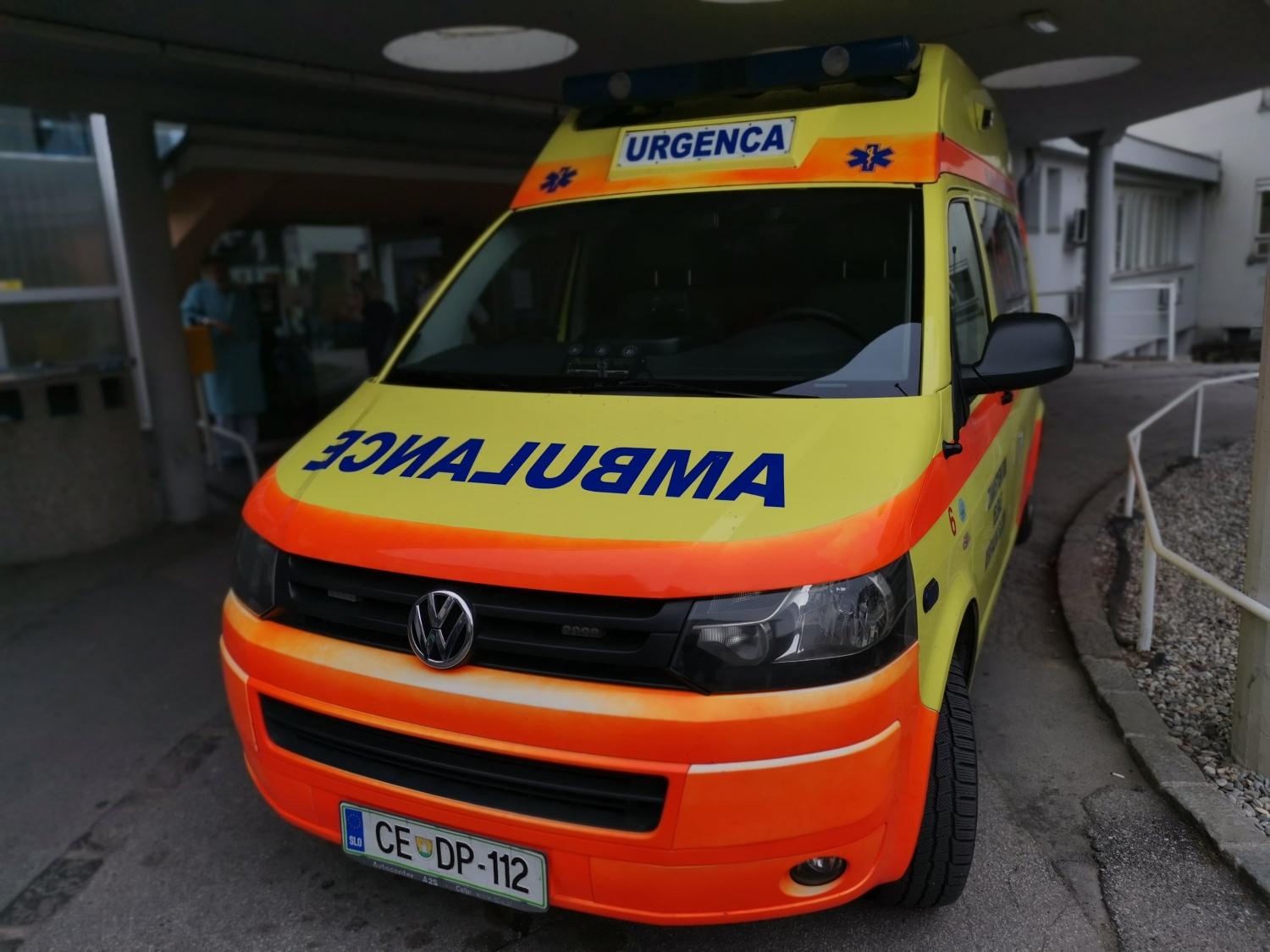 V prometni nesreči v Bukovski vasi poškodovan motorist