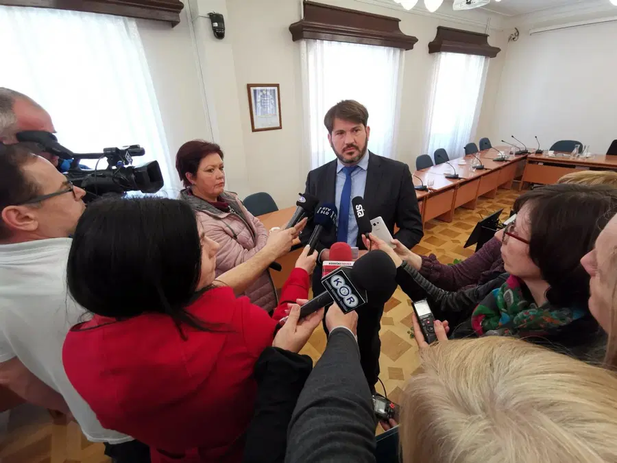 FOTO in VIDEO: Koroško je obiskal Miha Lobnik, zagovornik načela enakosti