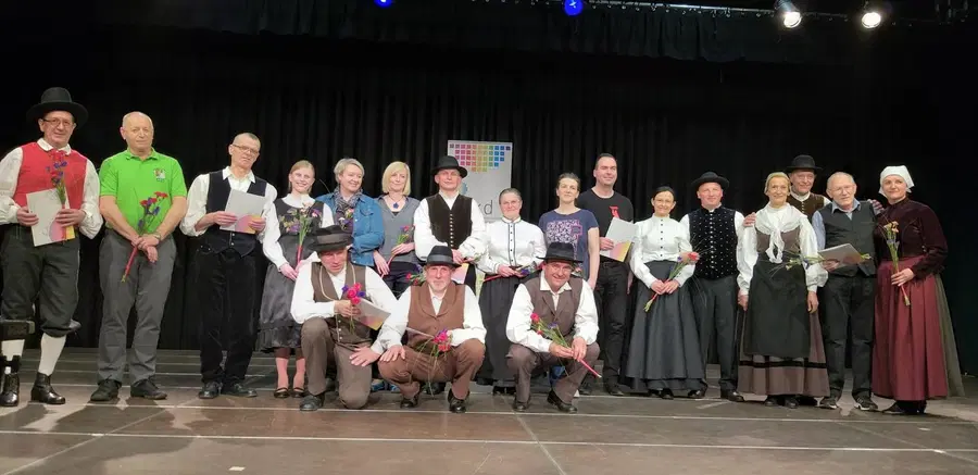 FOTO: Koroški folklorniki peli in plesali na Prevaljah