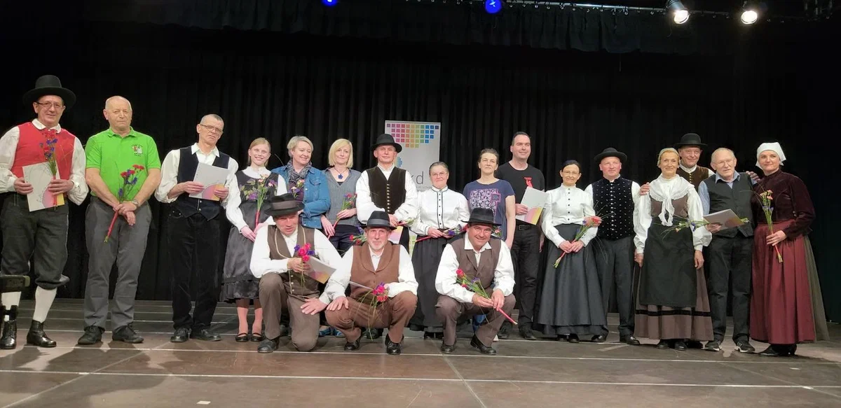 FOTO: Koroški folklorniki peli in plesali na Prevaljah