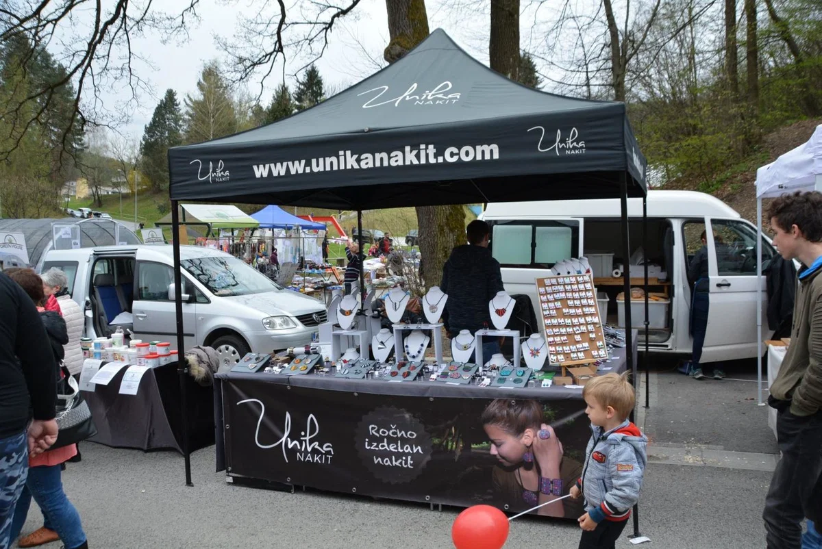 FOTO: Tradicionalni sejem na "Črno nedeljo"