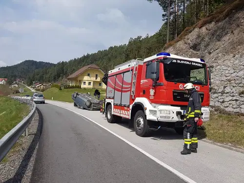 V Srednjem Doliču je prišlo do prometne nesreče, ena oseba poškodovana