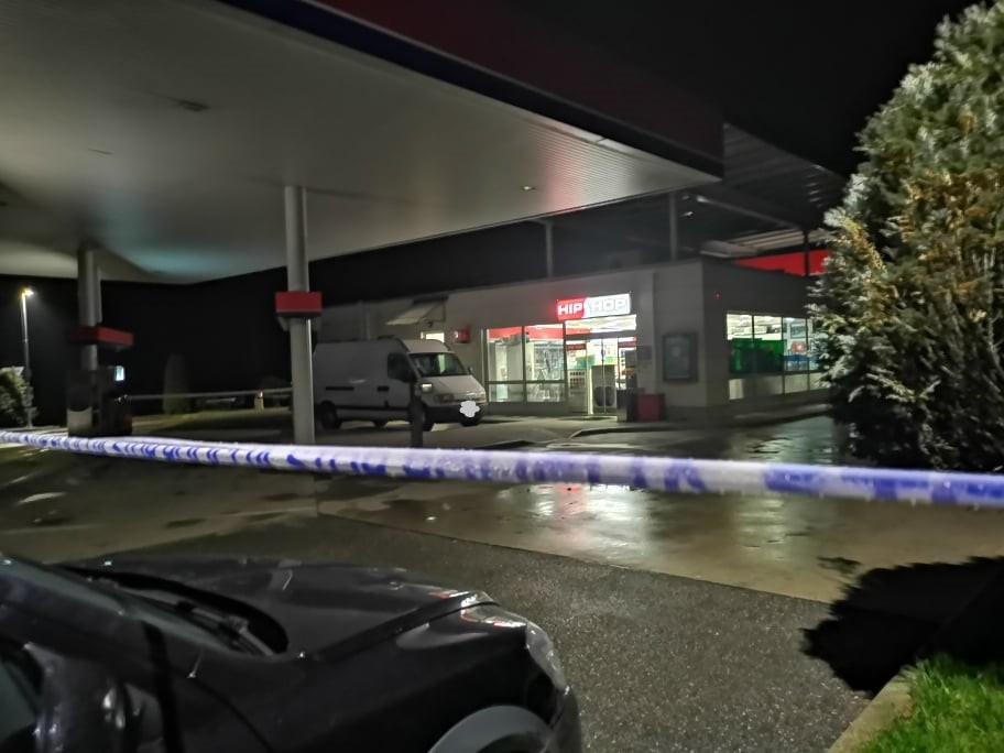 Na Prevaljah oropali bencinski servis, storilec na begu