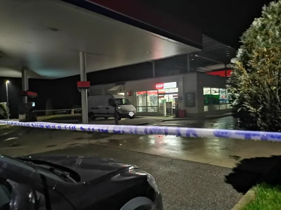 Na Prevaljah oropali bencinski servis, storilec na begu