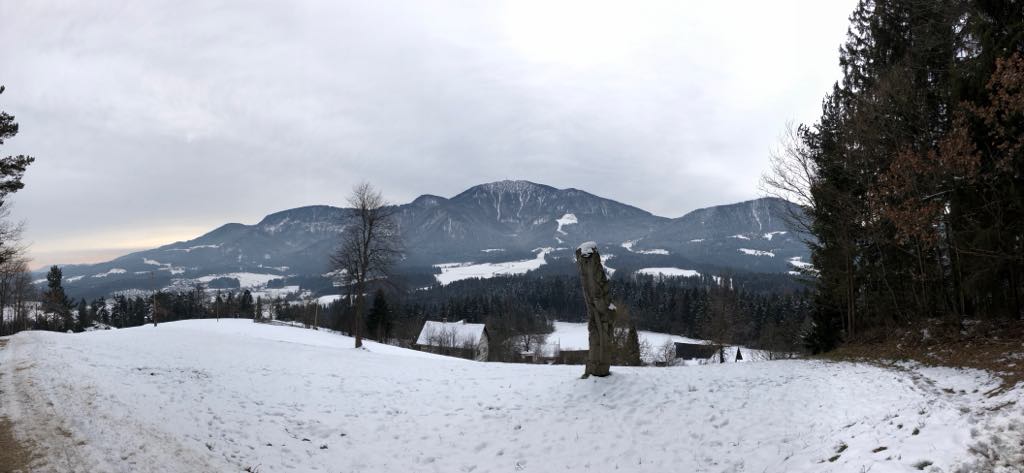 Izšel je prenovljen Vodnik po Koroški planinski poti
