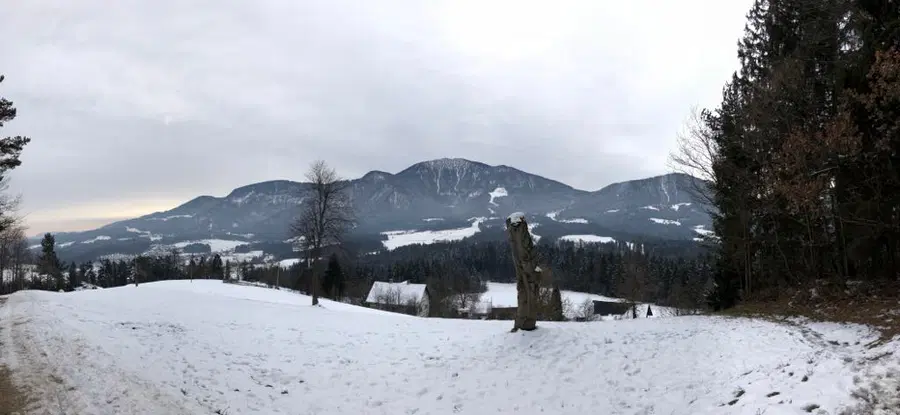 Izšel je prenovljen Vodnik po Koroški planinski poti