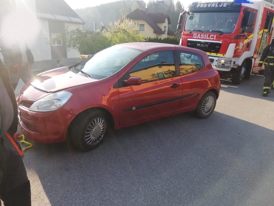 FOTO: Na Prevaljah zagorel avto