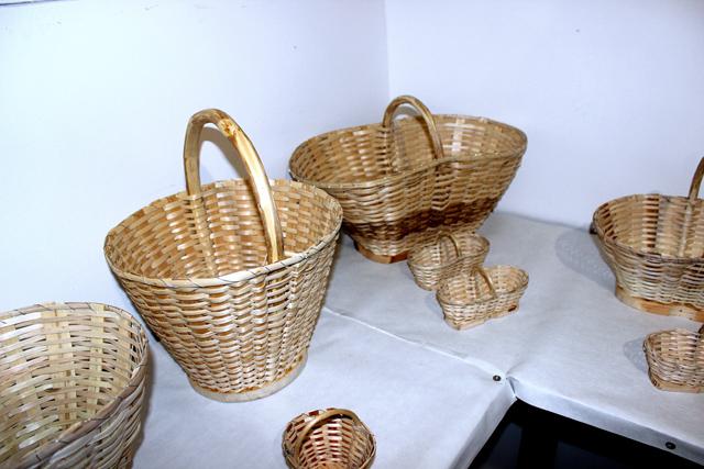 FOTO: V Galeriji Fajči na ogled pleteni cekarji in druga ročna dela