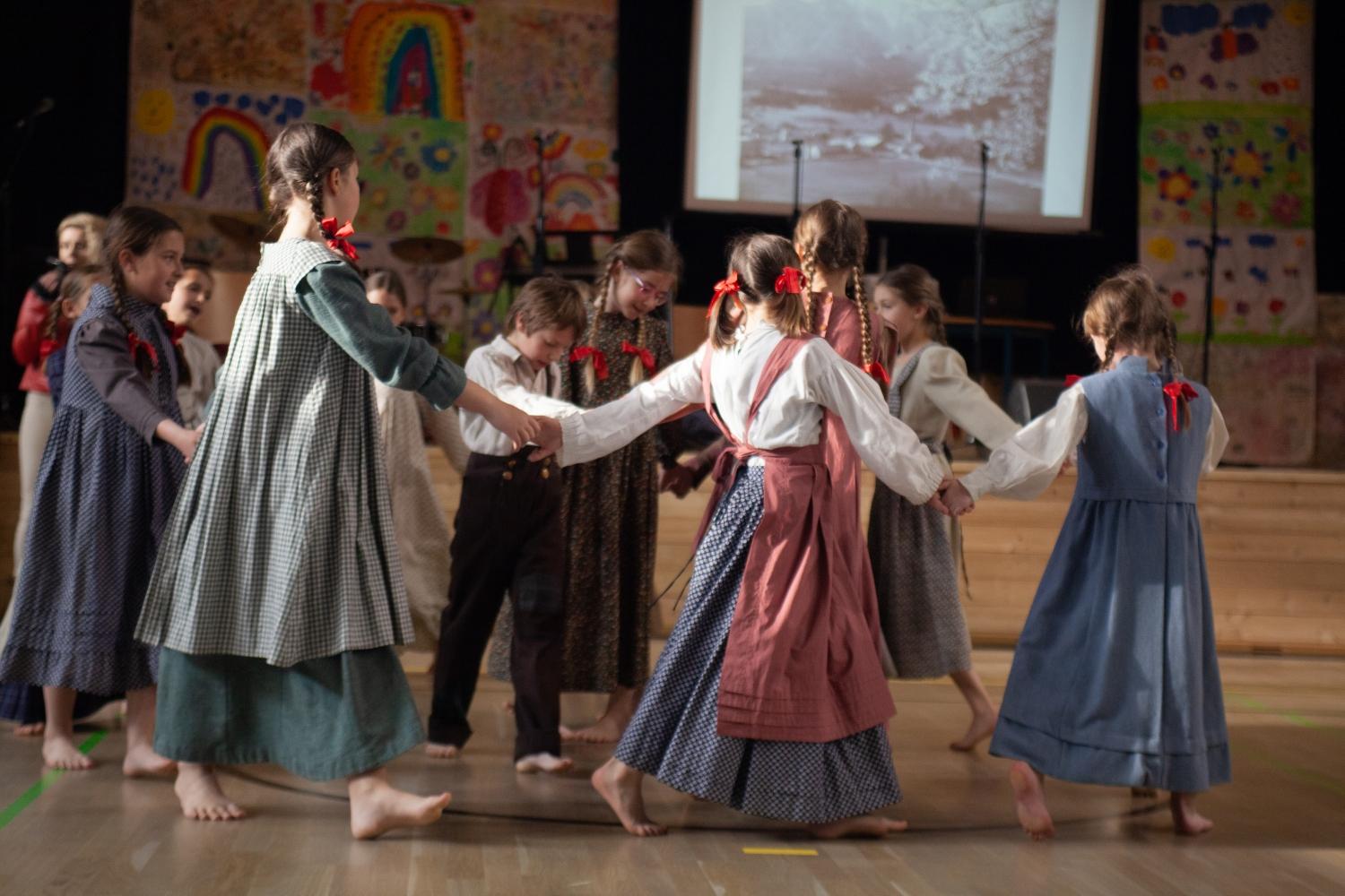 FOTO: V Kotljah veselo ob odprtju večnamenske dvorane