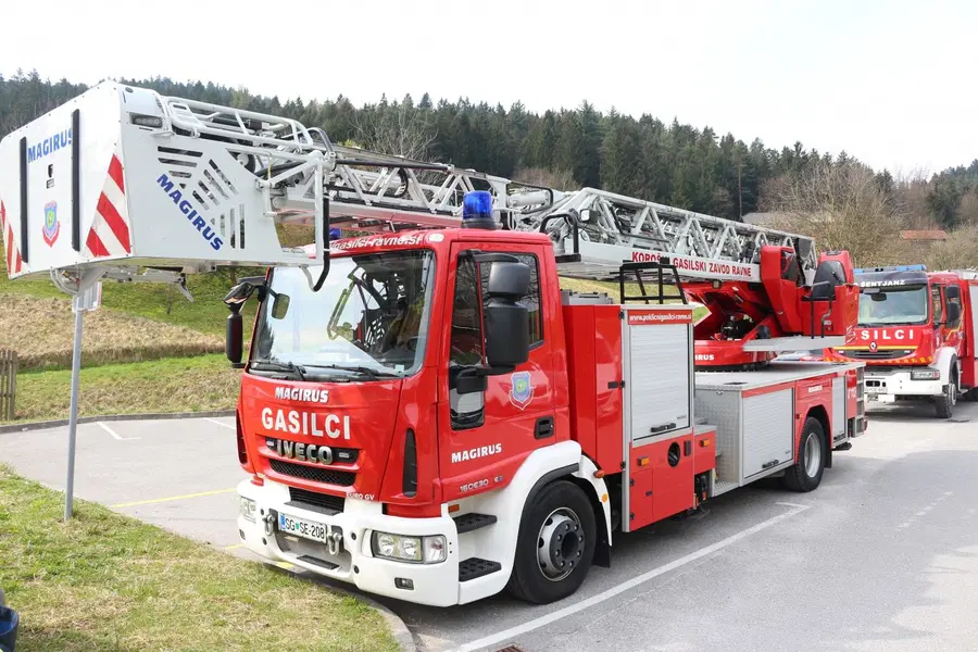 Stražišče: Pri padcu se je poškodoval motorist