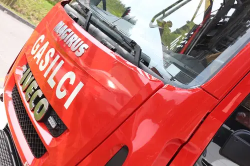 V ljubljanski garažni hiši zagorela električna vozila, sedem ljudi evakuirali