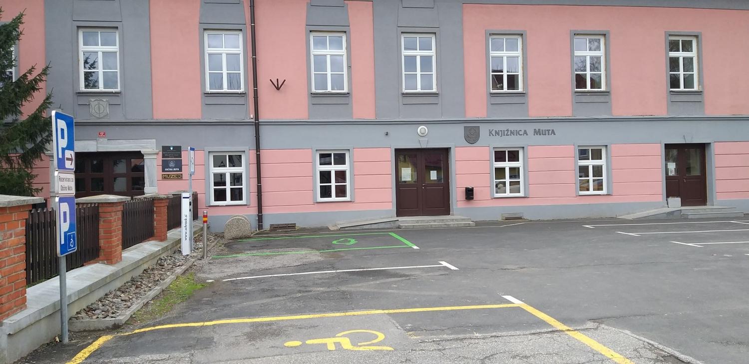 Na Muti zaplet s spornimi parkirišči še ni rešen