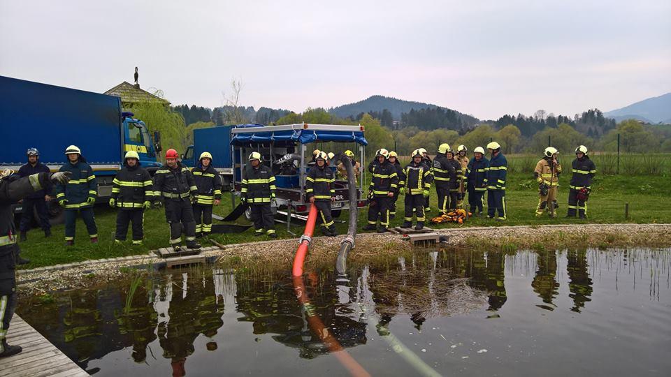 FOTO: V Radljah potekalo medregijsko usposabljanje gasilcev za delo z visoko zmogljivo črpalko