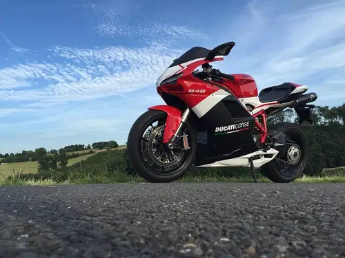 Motoristi, ohladite svoje glave kljub spomladanskim razmeram