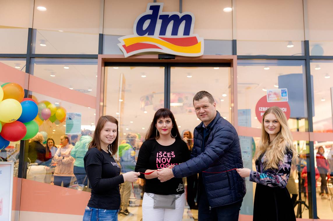 FOTO: Župan otvoril novo dm prodajalno v Radljah ob Dravi