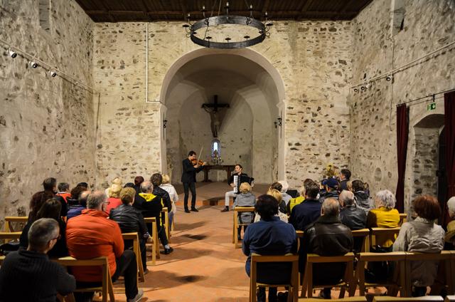 Koncertni večer Boruta Morija in Igmara Jennerja v cerkvi sv. Vida (FOTO)