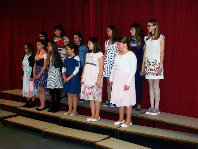 Na območni reviji "Lepo je pomladi" so se predstavili koroški otroški in mladinski pevski zbori (FOTO)