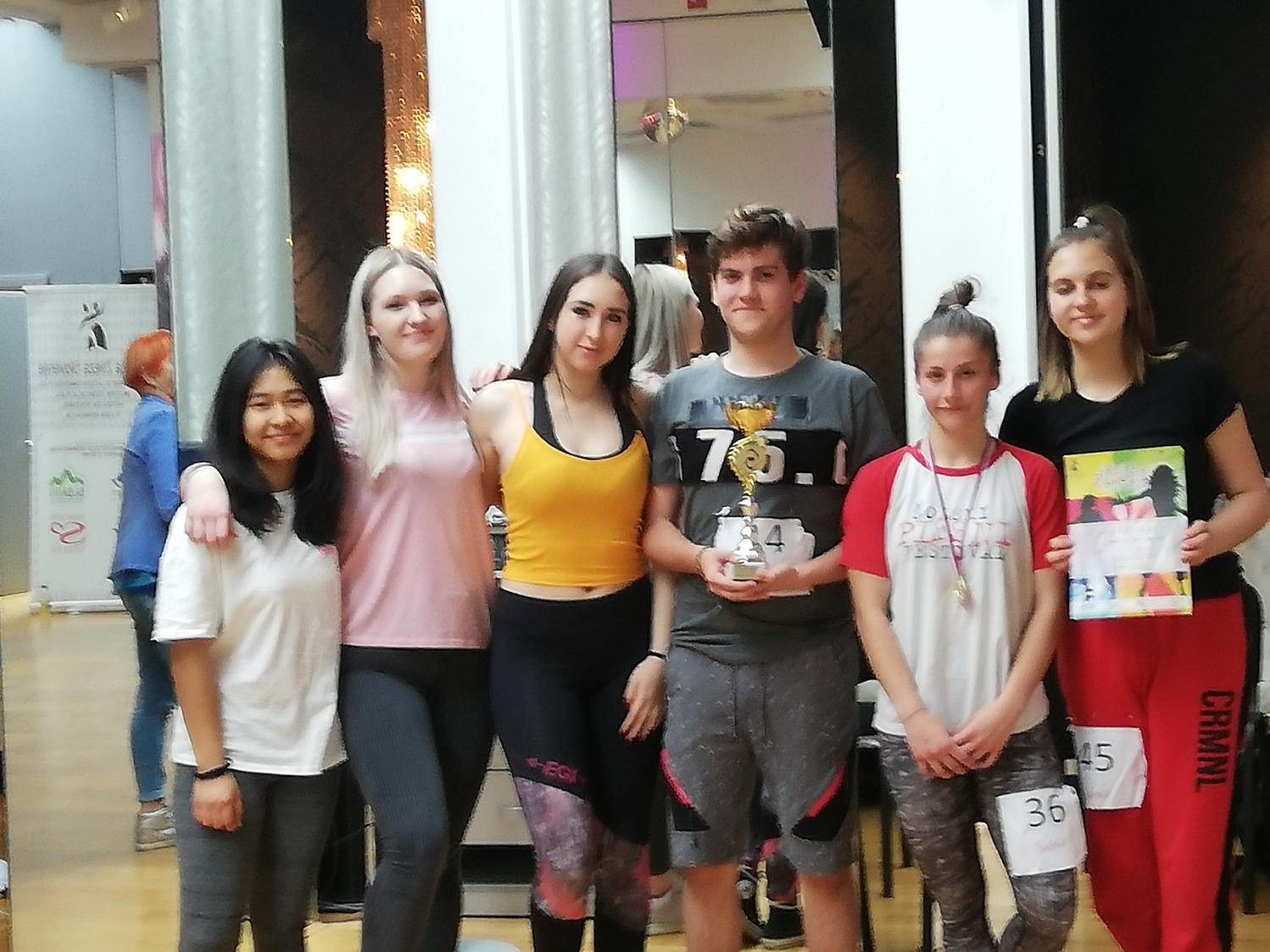 Dijakinja ravenske gimnazije Tina Metinger na finalu Šolskega plesnega festivala osvojila zlato medaljo (FOTO)