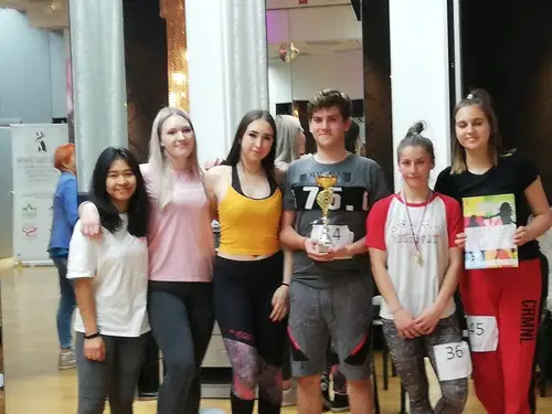 Dijakinja ravenske gimnazije Tina Metinger na finalu Šolskega plesnega festivala osvojila zlato medaljo (FOTO)