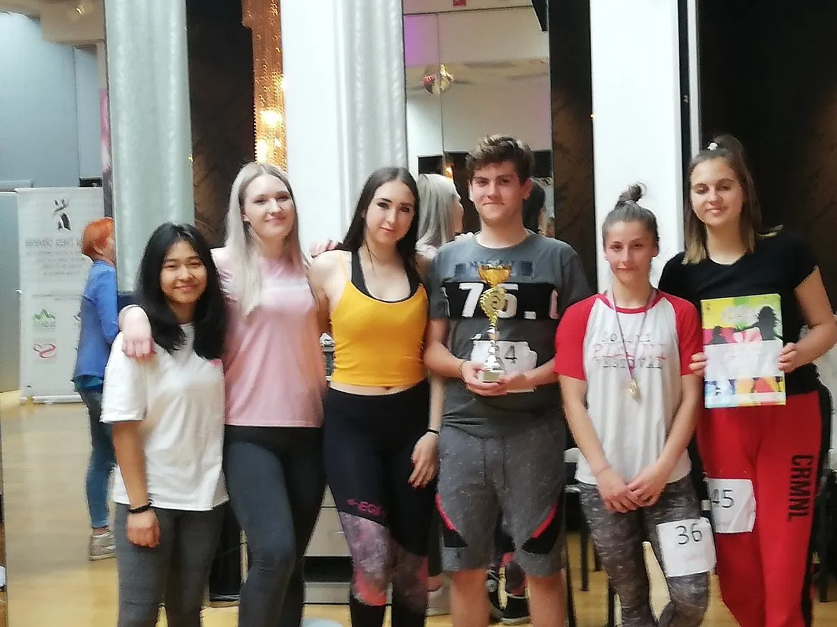 Dijakinja ravenske gimnazije Tina Metinger na finalu Šolskega plesnega festivala osvojila zlato medaljo (FOTO)