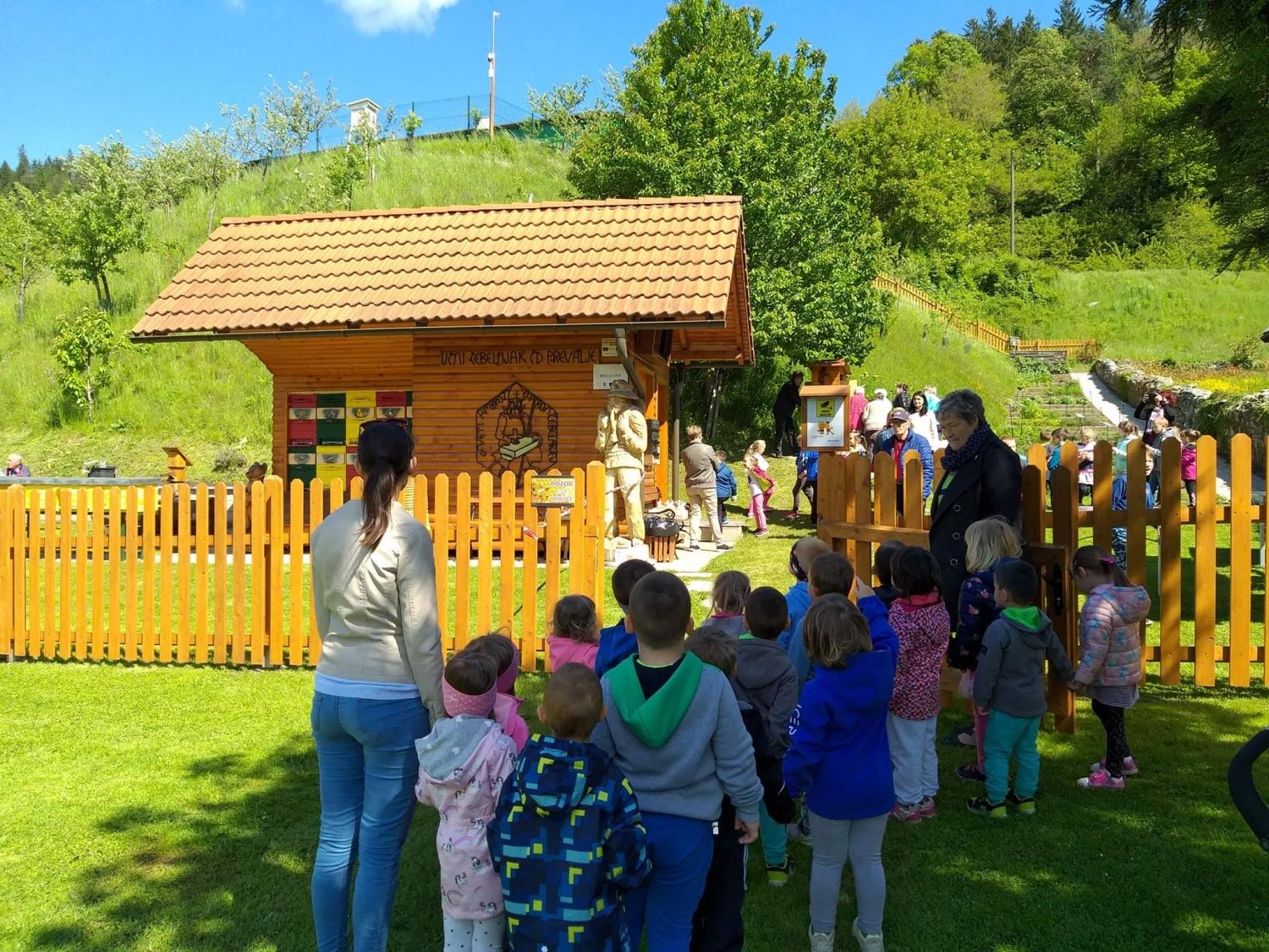 Čebelarji ČD Prevalje odprli svoja vrata (VIDEO in FOTO)