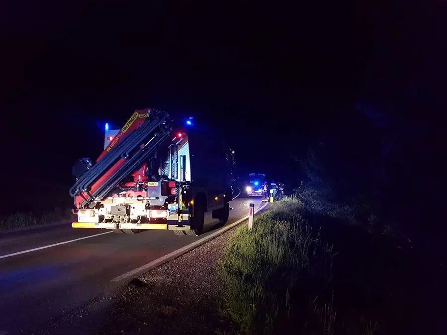 V Pamečah se je voznica zaletela v drevo in odšla s kraja nesreče