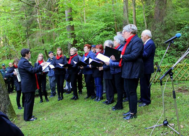 Svečanost pri spomeniku v Črnečah v spomin ruskim ujetnikom (FOTO)